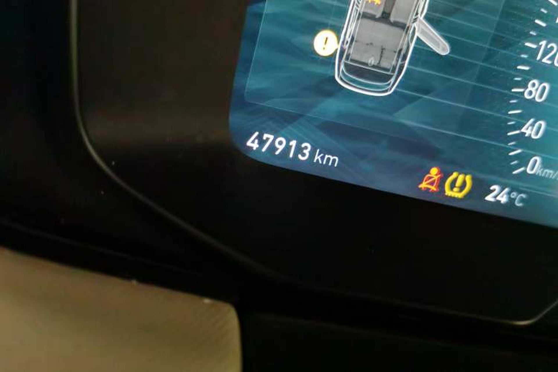 Used Lynk & Co 01 2017 2.0T Two-Wheel Drive Zhaopu Version Odometer Close Up