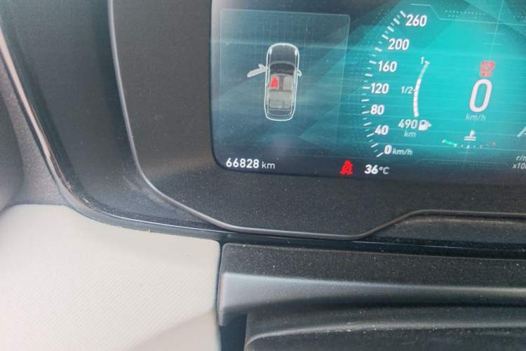 Used Lynk & Co 01 2017 2.0T Two-Wheel Drive Pro Edition Odometer Close Up