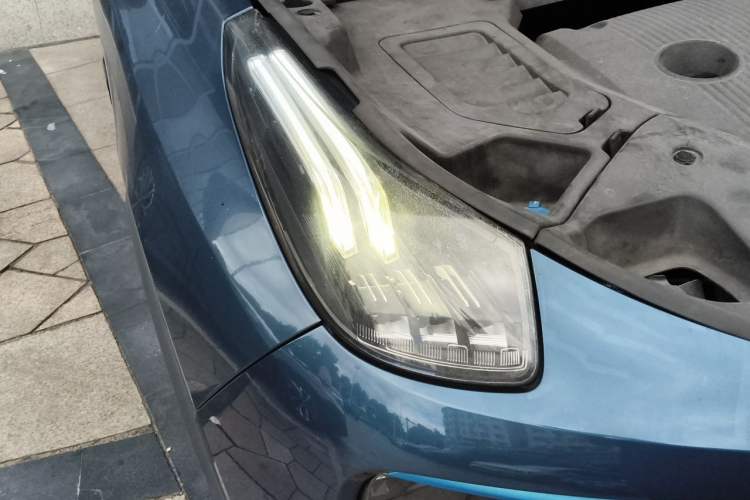 Used Lynk & Co 01 2017 2.0T Two-Wheel Drive Zhaopu Version Right Front Headlight
