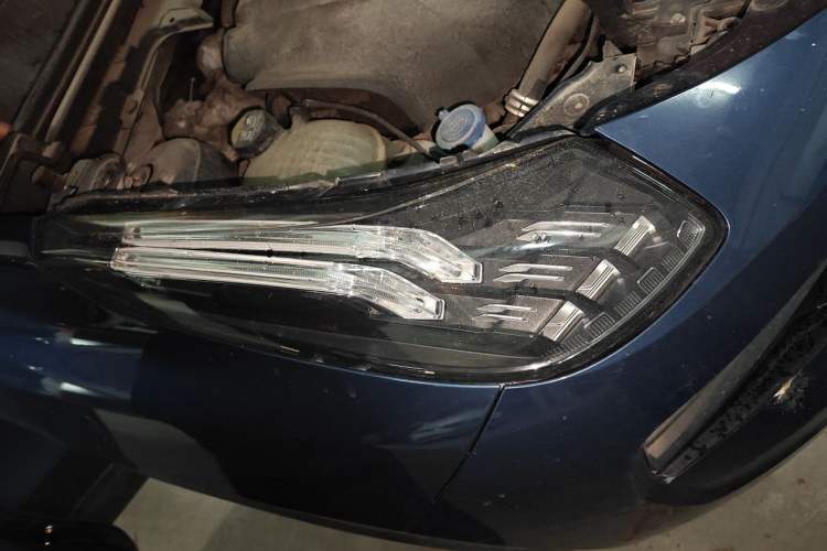 Used Lynk & Co 01 2017 2.0T Two-Wheel Drive Zhaopu Version Right Front Headlight
