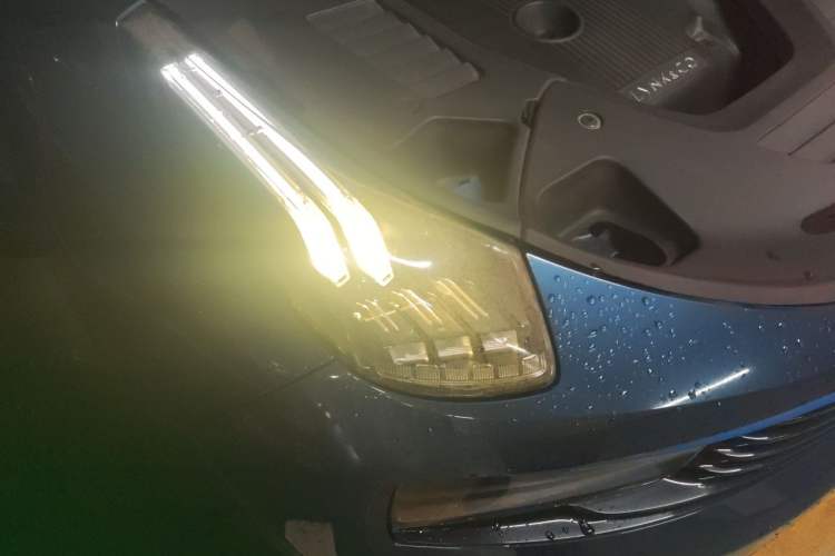 Used Lynk & Co 01 2017 2.0T Two-Wheel Drive Zhaopu Version Right Front Headlight