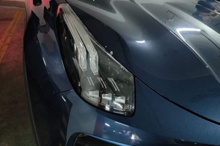 Used Lynk & Co 01 2017 2.0T Two-Wheel Drive Zhaopu Version Right Front Headlight