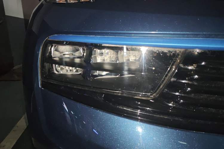 Used Lynk & Co 01 2017 2.0T Two-Wheel Drive Zhaopu Version Right Front Headlight