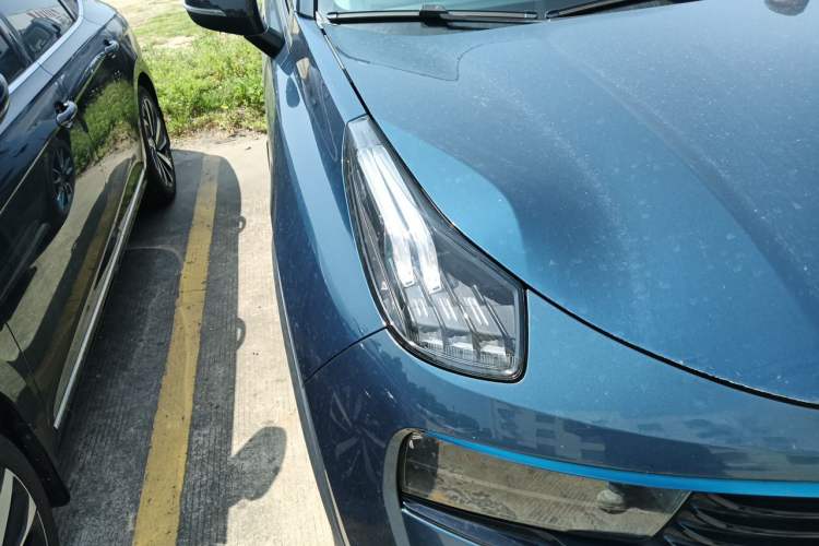 Used Lynk & Co 01 2017 2.0T Two-Wheel Drive Zhaopu Version Right Front Headlight