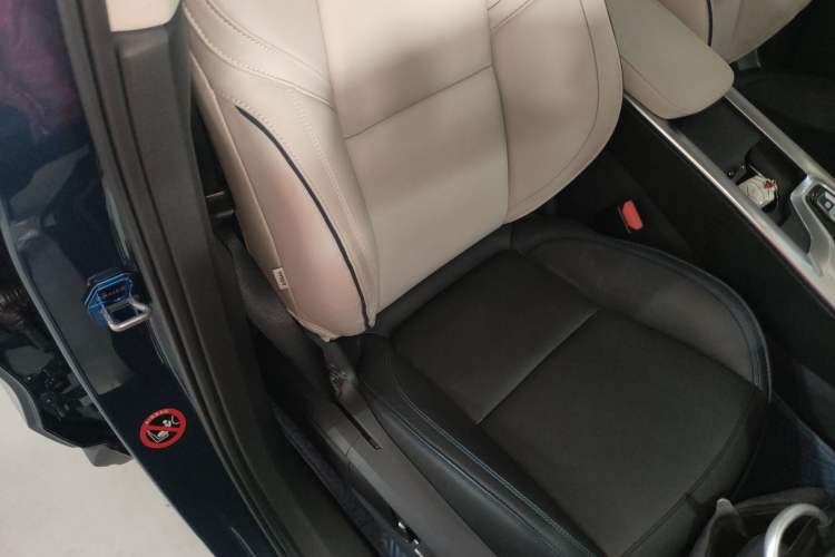 Used Lynk & Co 01 2017 2.0T Two-Wheel Drive Zhaopu Version Right Front Seat