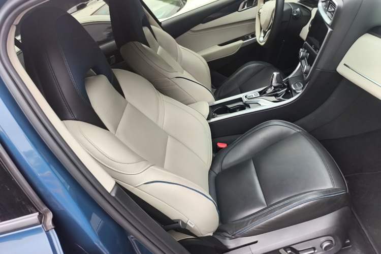 Used Lynk & Co 01 2017 2.0T Two-Wheel Drive Zhaopu Version Right Front Seat