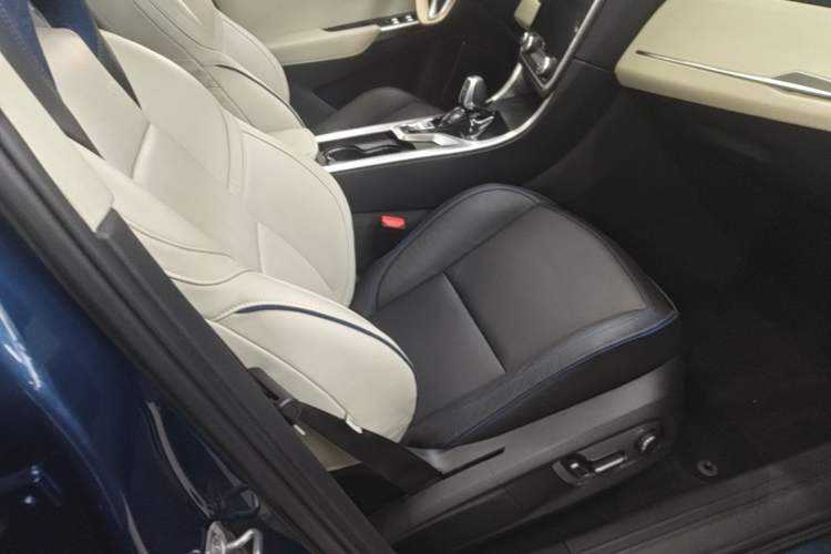 Used Lynk & Co 01 2017 2.0T Two-Wheel Drive Zhaopu Version Right Front Seat