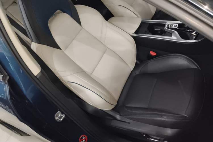 Used Lynk & Co 01 2017 2.0T Two-Wheel Drive Zhaopu Version Right Front Seat