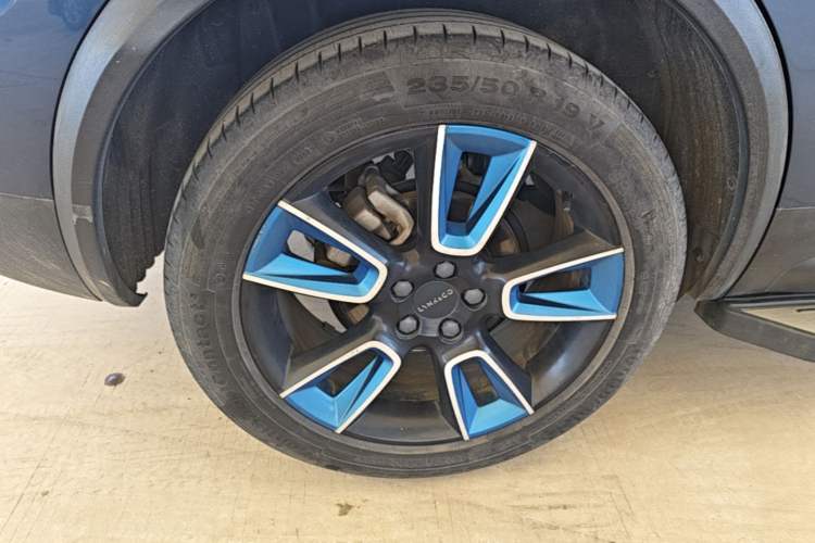 Used Lynk & Co 01 2017 2.0T Two-Wheel Drive Zhaopu Version Right Rear Wheel Hub