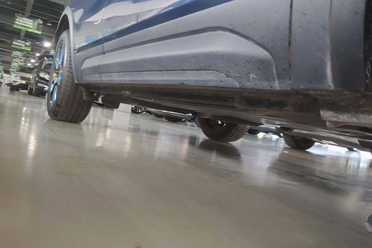 Used Lynk & Co 01 2017 2.0T Two-Wheel Drive Zhaopu Version Right Side Sill