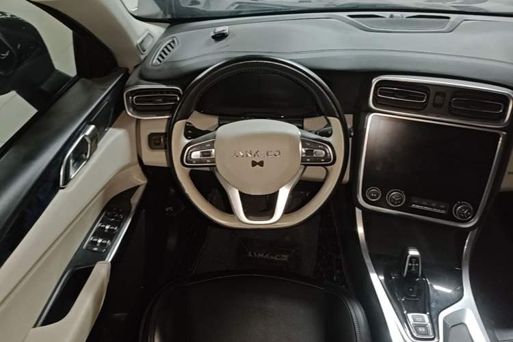 Used Lynk & Co 01 2017 2.0T Two-Wheel Drive Zhaopu Version Steering Wheel