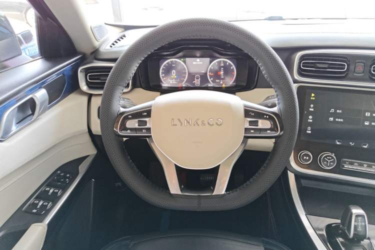 Used Lynk & Co 01 2017 2.0T Two-Wheel Drive Zhaopu Version Steering Wheel