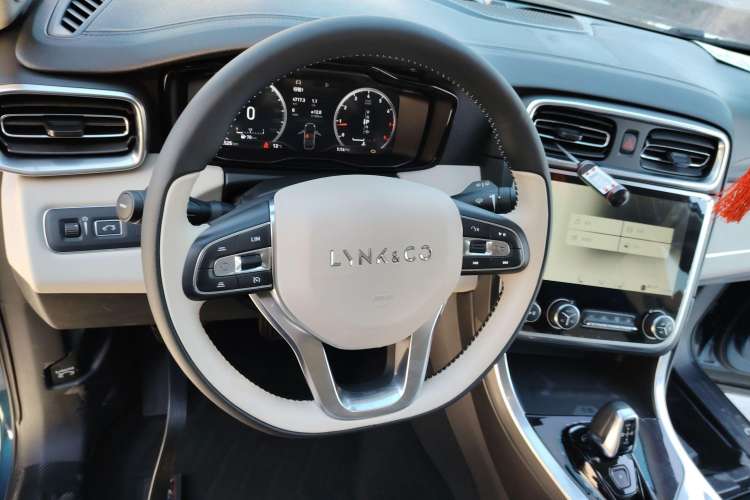 Used Lynk & Co 01 2017 2.0T Two-Wheel Drive Zhaopu Version Steering Wheel