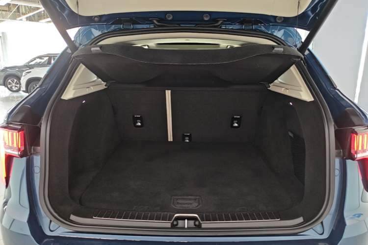 Used Lynk & Co 01 2017 2.0T Two-Wheel Drive Zhaopu Version Trunk