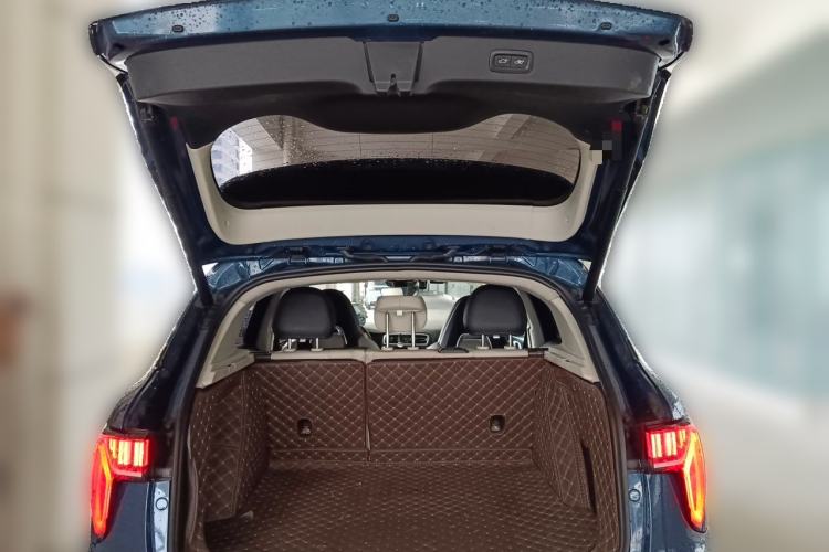 Used Lynk & Co 01 2017 2.0T Two-Wheel Drive Zhaopu Version Trunk