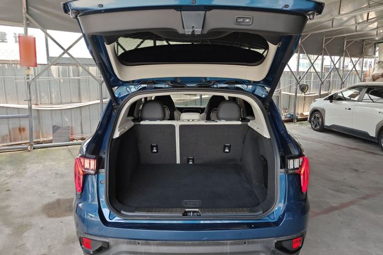 Used Lynk & Co 01 2017 2.0T Two-Wheel Drive Zhaopu Version Trunk
