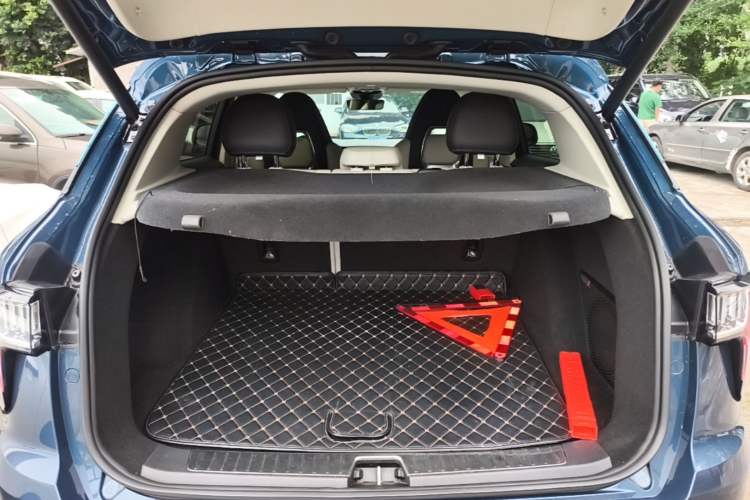 Used Lynk & Co 01 2017 2.0T Two-Wheel Drive Zhaopu Version Trunk