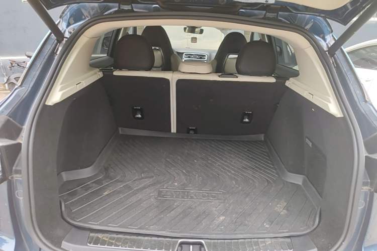 Used Lynk & Co 01 2017 2.0T Two-Wheel Drive Zhaopu Version Trunk