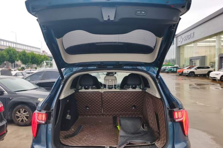 Used Lynk & Co 01 2017 2.0T Two-Wheel Drive Zhaopu Version Trunk