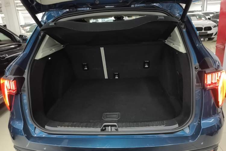 Used Lynk & Co 01 2017 2.0T Two-Wheel Drive Zhaopu Version Trunk