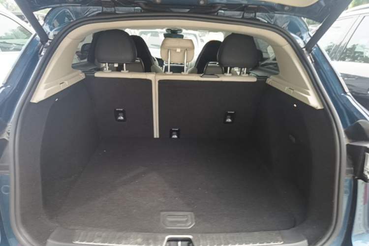 Used Lynk & Co 01 2017 2.0T Two-Wheel Drive Zhaopu Version Trunk