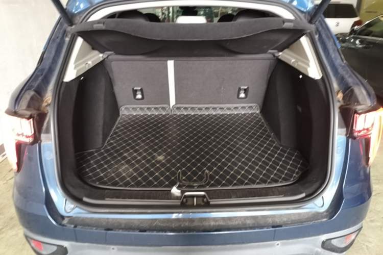 Used Lynk & Co 01 2017 2.0T Two-Wheel Drive Zhaopu Version Trunk