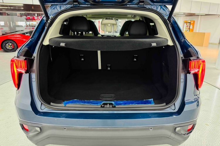 Used Lynk & Co 01 2017 2.0T Two-Wheel Drive Zhaopu Version Trunk