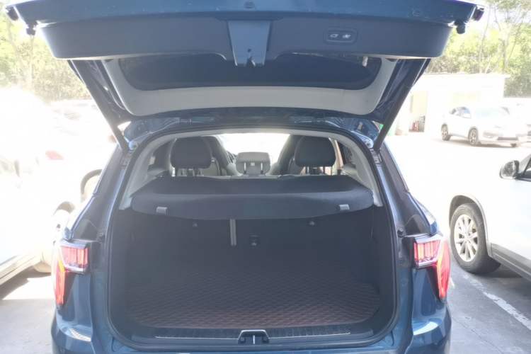 Used Lynk & Co 01 2017 2.0T Two-Wheel Drive Zhaopu Version Trunk