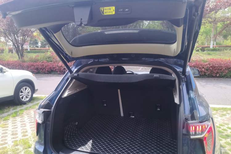 Used Lynk & Co 01 2017 2.0T Two-Wheel Drive Zhaopu Version Trunk