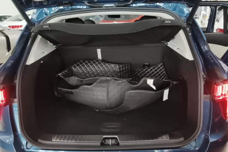Used Lynk & Co 01 2017 2.0T Two-Wheel Drive Zhaopu Version Trunk