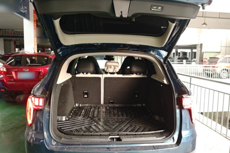 Used Lynk & Co 01 2017 2.0T Two-Wheel Drive Zhaopu Version Trunk