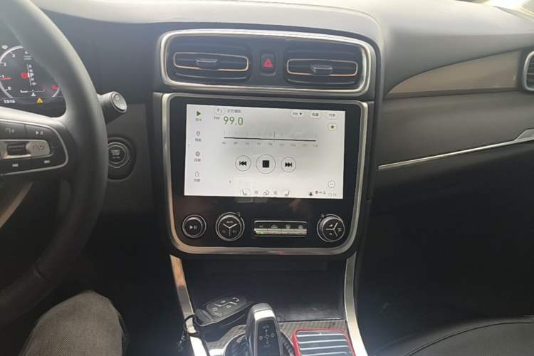 Used Lynk & Co 01 2017 2.0T Two-Wheel Drive Pro Edition Audio And AC Panel