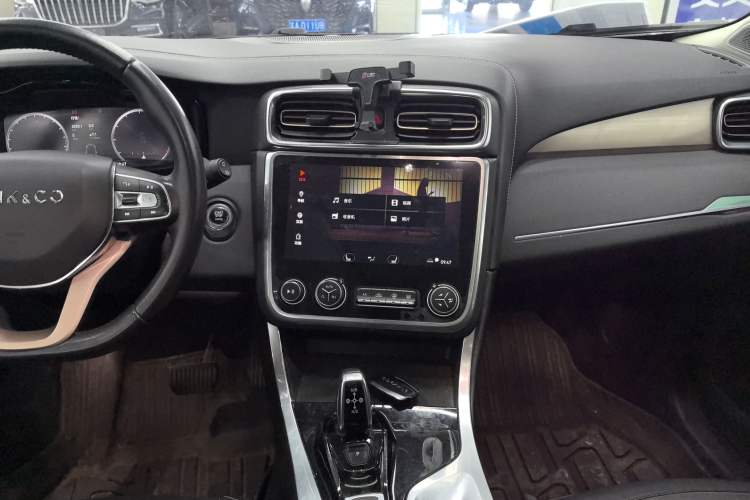 Used Lynk & Co 01 2017 2.0T Two-Wheel Drive Pro Edition Audio And AC Panel