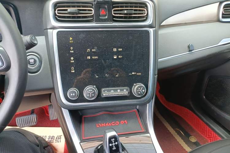Used Lynk & Co 01 2017 2.0T Two-Wheel-Drive Version Audio And AC Panel