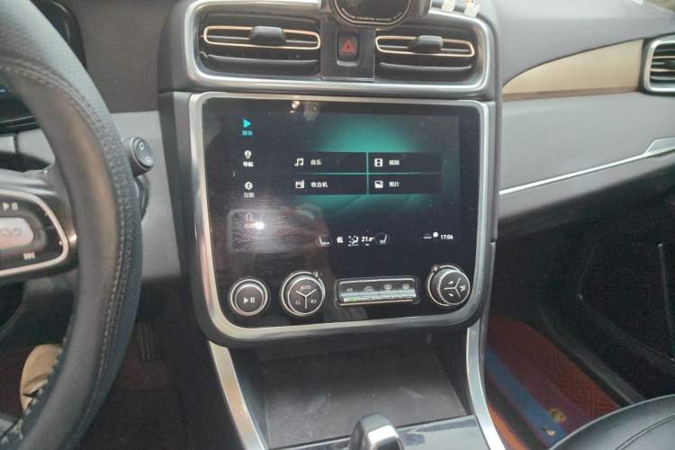 Used Lynk & Co 01 2017 2.0T Two-Wheel Drive Pro Edition Audio And AC Panel
