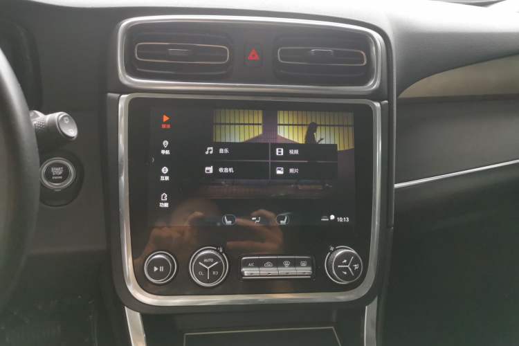 Used Lynk & Co 01 2017 2.0T Two-Wheel Drive Pro Edition Audio And AC Panel