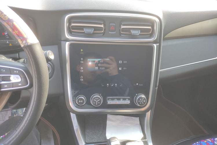Used Lynk & Co 01 2017 2.0T Two-Wheel Drive Pro Edition Audio And AC Panel