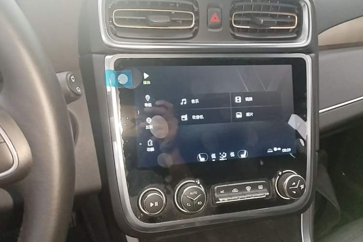 Used Lynk & Co 01 2017 2.0T Two-Wheel Drive Pro Edition Audio And AC Panel