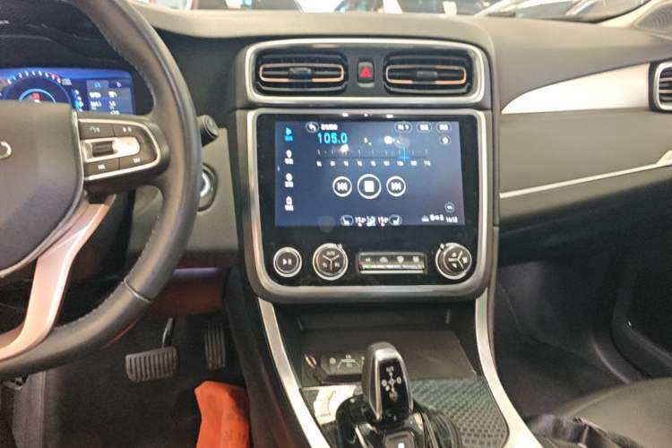 Used Lynk & Co 01 2017 2.0T Two-Wheel Drive Pro Edition Audio And AC Panel