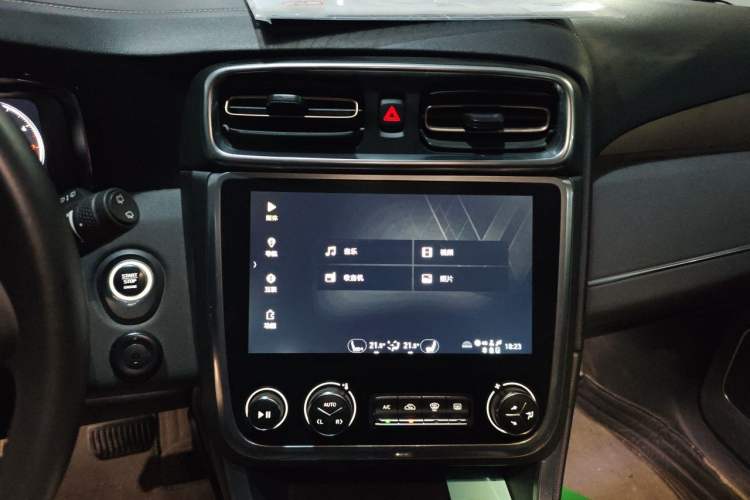 Used Lynk & Co 01 2017 2.0T Two-Wheel-Drive Version Audio And AC Panel