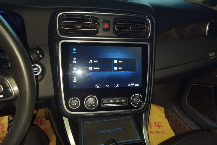 Used Lynk & Co 01 2017 2.0T Two-Wheel Drive Pro Edition Audio And AC Panel