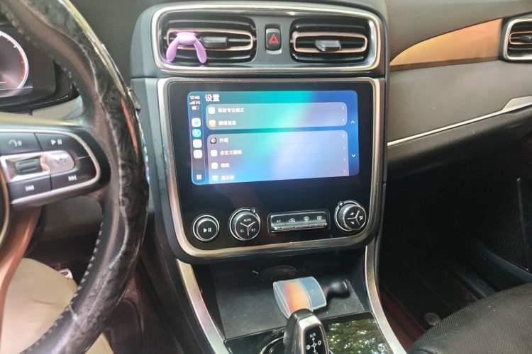 Used Lynk & Co 01 2017 2.0T Two-Wheel Drive Pro Edition Audio And AC Panel