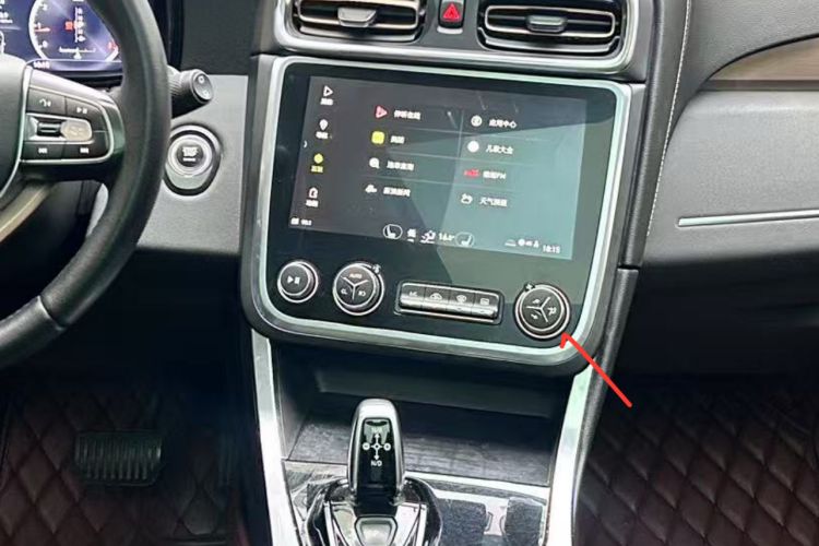 Used Lynk & Co 01 2017 2.0T Two-Wheel Drive Pro Edition Audio And AC Panel