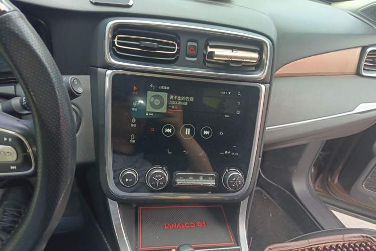 Used Lynk & Co 01 2017 2.0T Two-Wheel Drive Pro Edition Audio And AC Panel