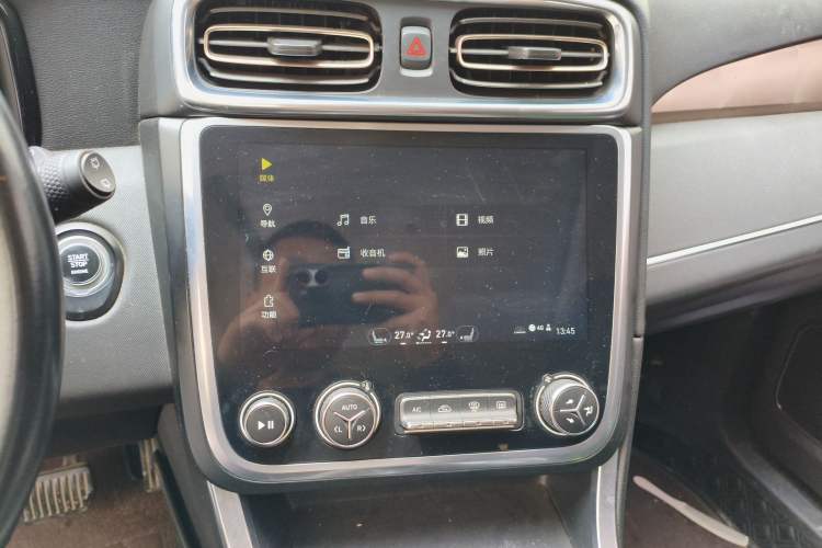 Used Lynk & Co 01 2017 2.0T Two-Wheel Drive Pro Edition Audio And AC Panel