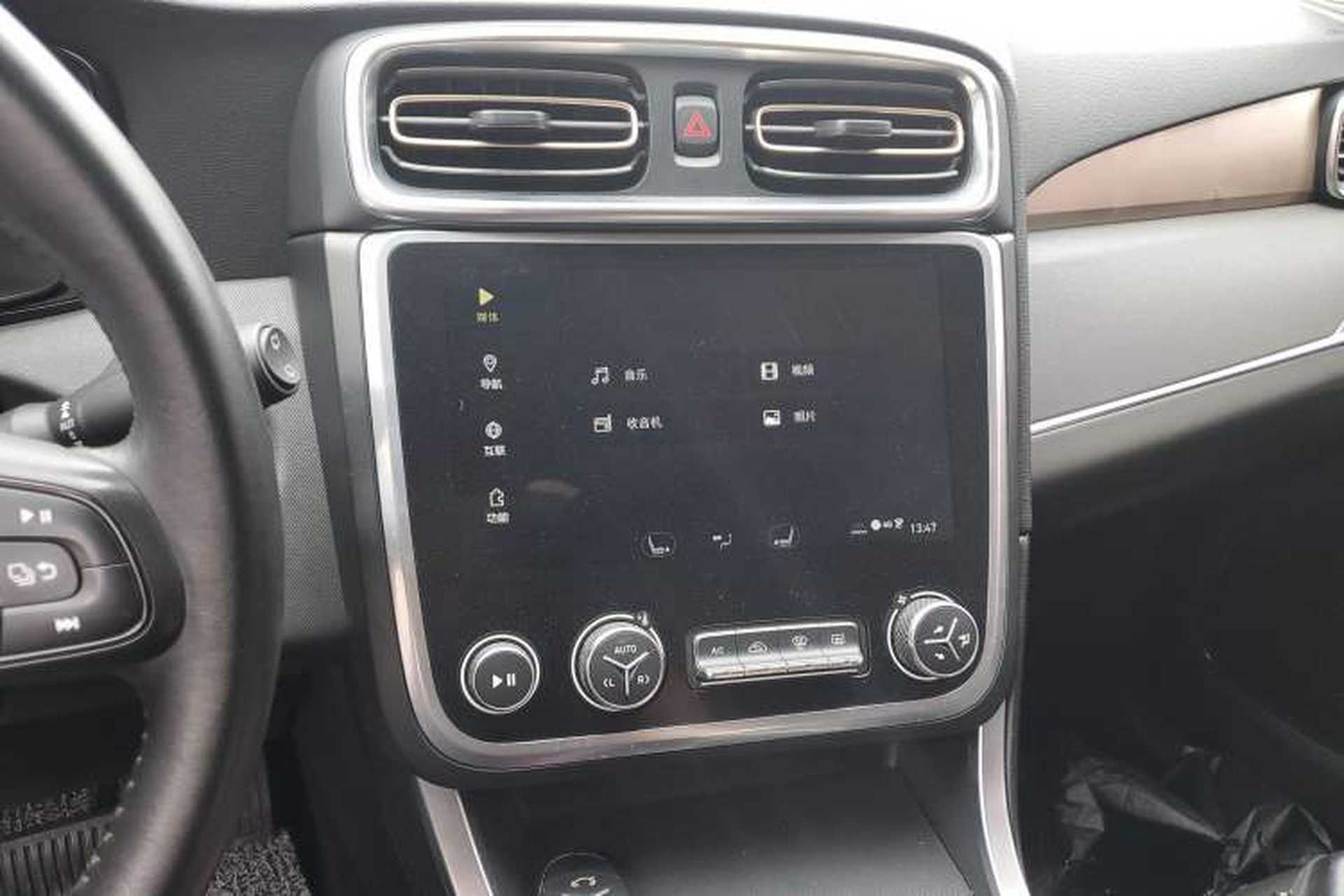Used Lynk & Co 01 2017 2.0T Two-Wheel-Drive Version Audio And AC Panel