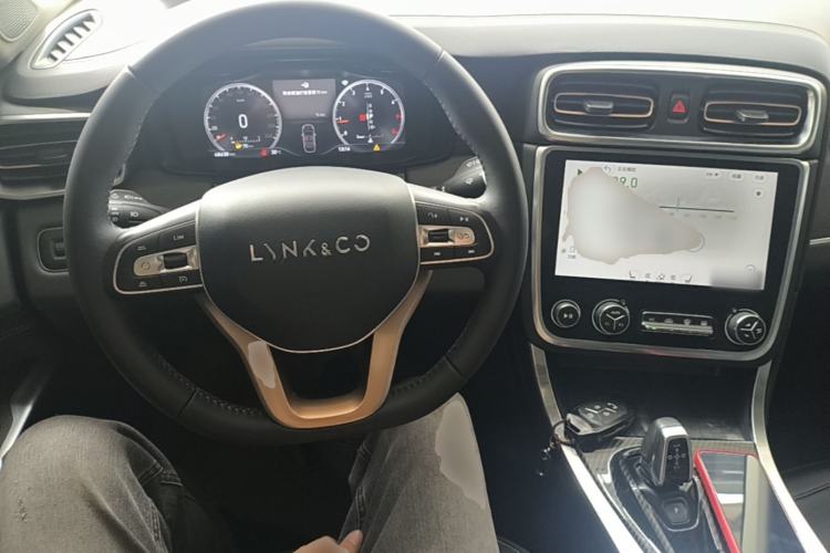 Used Lynk & Co 01 2017 2.0T Two-Wheel Drive Pro Edition Center Console
