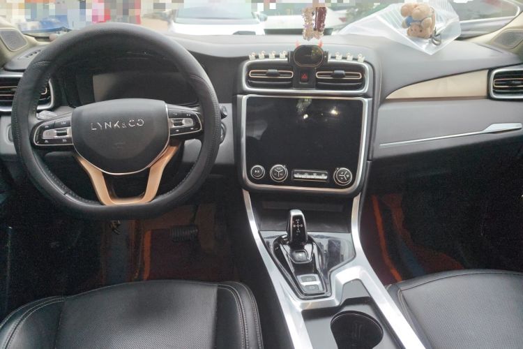 Used Lynk & Co 01 2017 2.0T Two-Wheel Drive Pro Edition Center Console