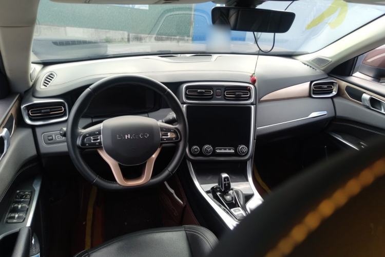Used Lynk & Co 01 2017 2.0T Two-Wheel Drive Pro Edition Center Console