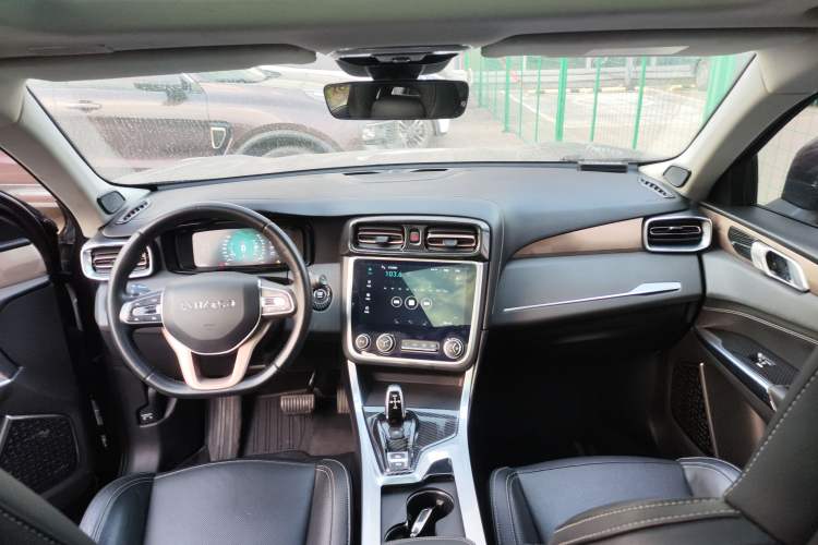 Used Lynk & Co 01 2017 2.0T Two-Wheel Drive Pro Edition Center Console